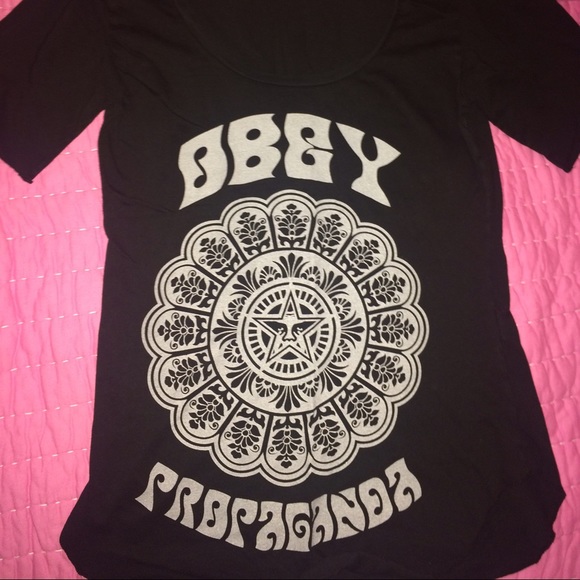 Obey Top