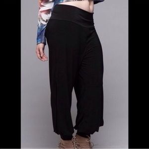 Harem pants with side slit