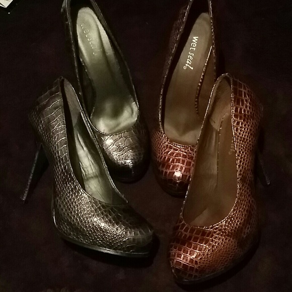 Chocolate and Pewte Pumps! Snakeskin like texture!