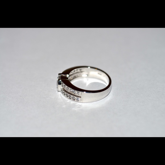 Ring - Picture 2 of 3