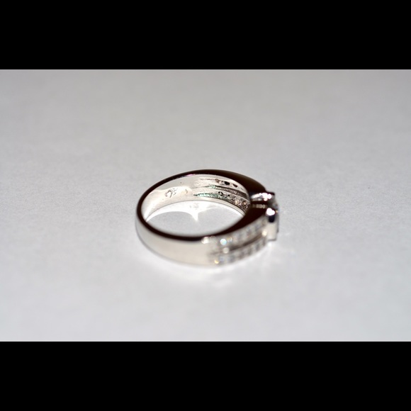 Ring - Picture 3 of 3