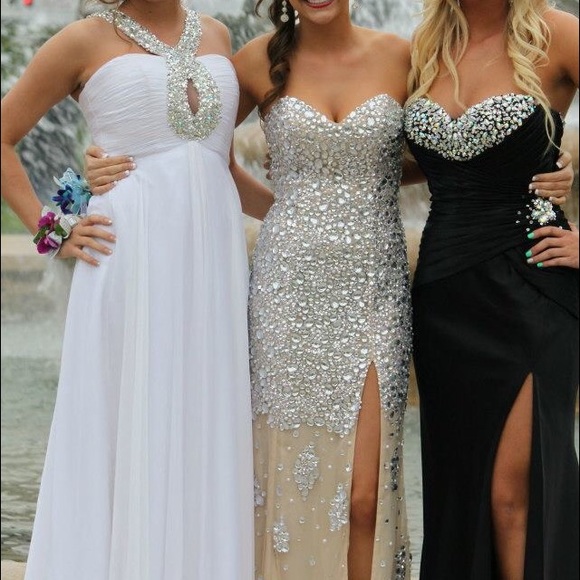 White Sherri Hill dress👗