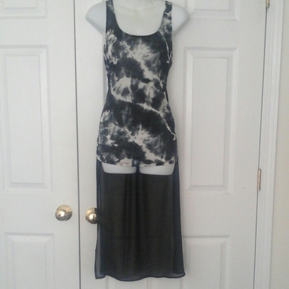 Black & White high low sheer Shirt NWOT