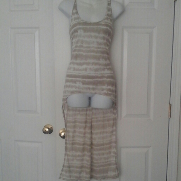 Cute high low Taupe and White shirt NWOT