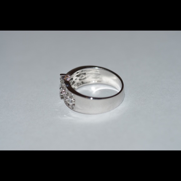 Ring - Picture 2 of 3