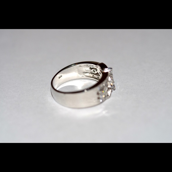 Ring - Picture 3 of 3