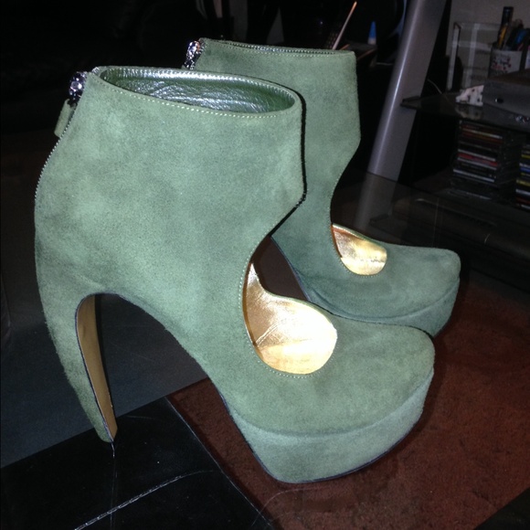 **SOLD**WALTER STEIGER HUNTER GREEN CUTOUT BOOTIES - Picture 2 of 4