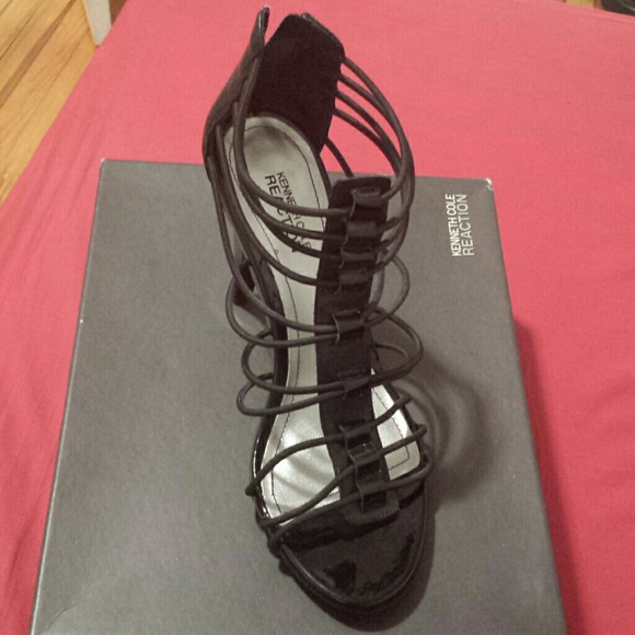 🚨SOLD🚨Kenneth Cole Reaction Sandals