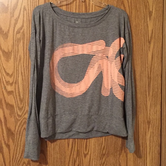 Gap Fit gray long sleeve lounge tee!