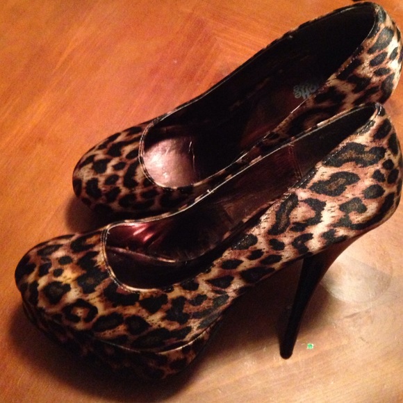 Charlotte Russe Cheetah 5.5" Heels SZ 9 Platform 1 - Picture 2 of 4