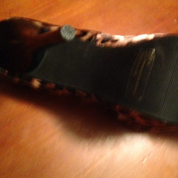 Charlotte Russe Cheetah 5.5" Heels SZ 9 Platform 1 - Picture 3 of 4
