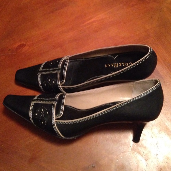 Cole HAAN black 2" Heels SZ 7.5B