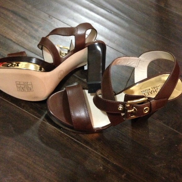 LIMITED🕑SALE!⚡️NEW MK Brown and gold heel! - Picture 2 of 4