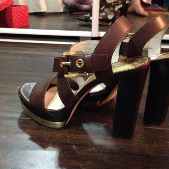 LIMITED🕑SALE!⚡️NEW MK Brown and gold heel! - Picture 4 of 4