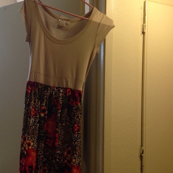 Dress - Picture 3 of 3
