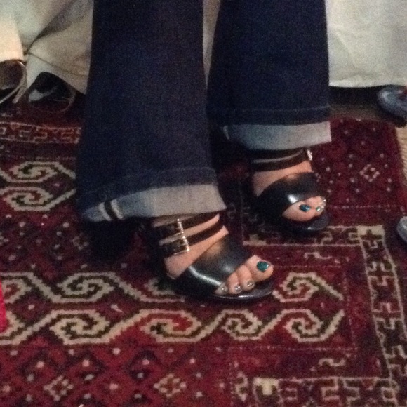 MK absolute FAVE HOT strappy - Picture 2 of 3