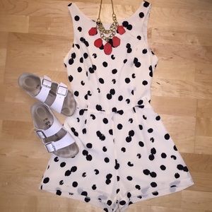 DV Dolce Vita Polka Dot Flirty Romper Size Medium