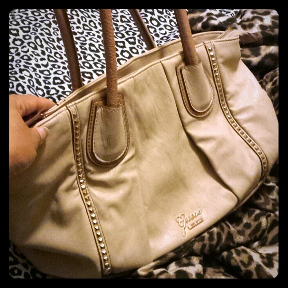 Guess Purse - Picture 1 of 3