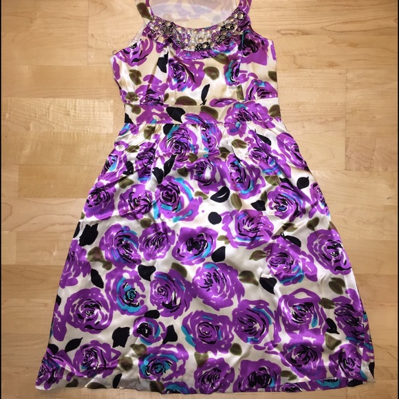 Kensie fun, flirty 100% silk floral dress Size 4
