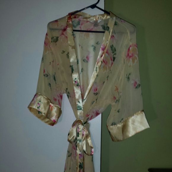 BUNDLE FOR SHARON*Delicates yellow flowers robe