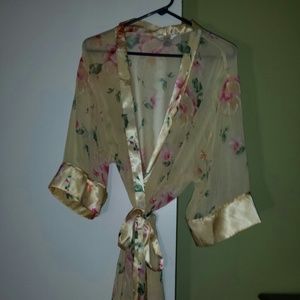 BUNDLE FOR SHARON*Delicates yellow flowers robe