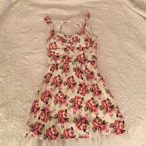NWOT Pretty creme floral dress