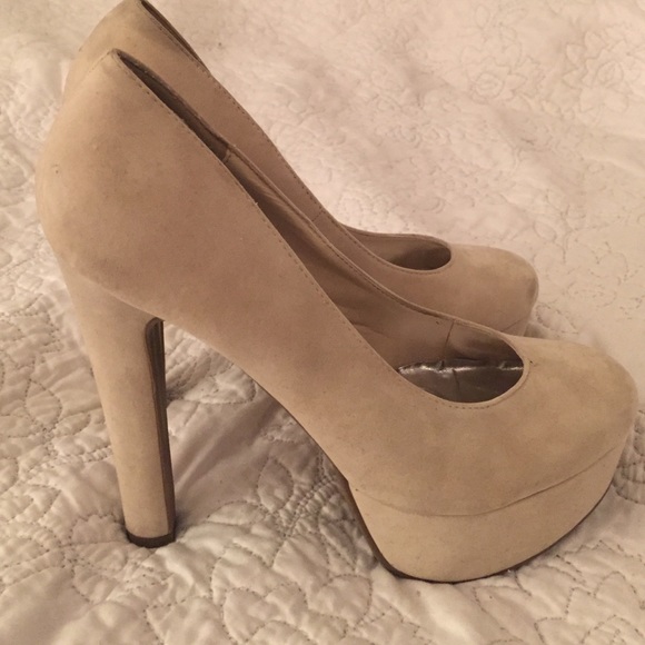 Light Beige 3 1/2 inch platform pumps.