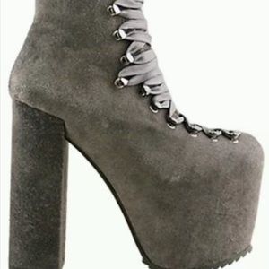 UNIF grey hellhound size 10