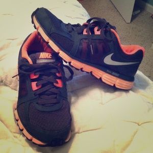 Nike dual fusion ST2. Sz 9.5