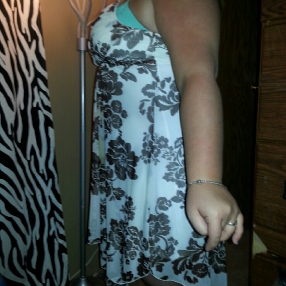 Party dress - Picture 2 of 3