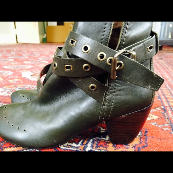 Boots - Picture 3 of 3