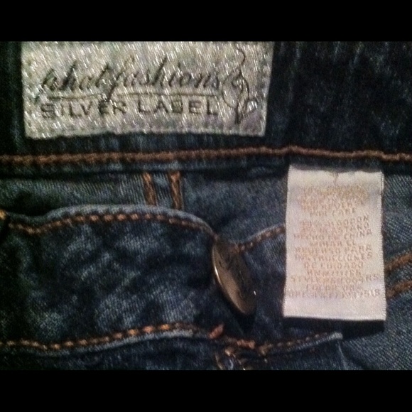 LIKE NEW Size: 7 Jeans!!!!! - Picture 2 of 2