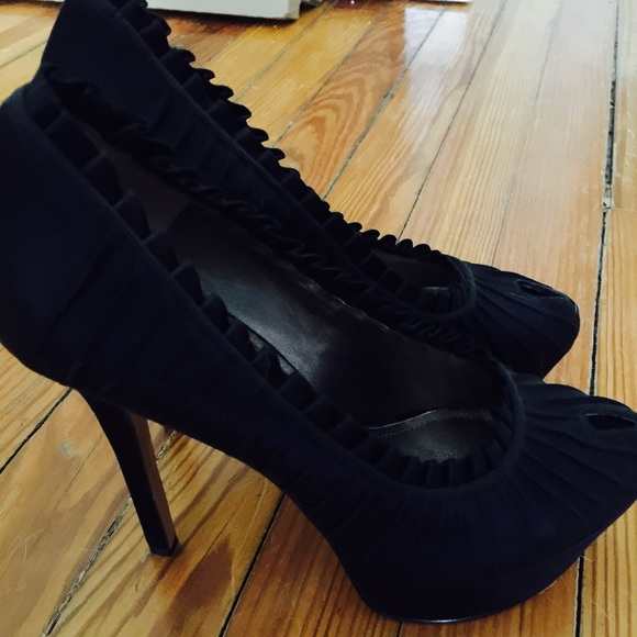 Shoes - Picture 1 of 4