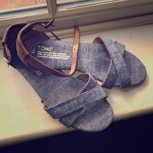Toms chambray and brown sandals