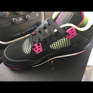 Jordan retro 4 authentic