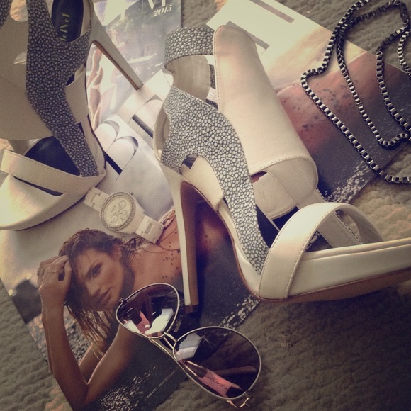 Cutout Pebble Platform Sandal