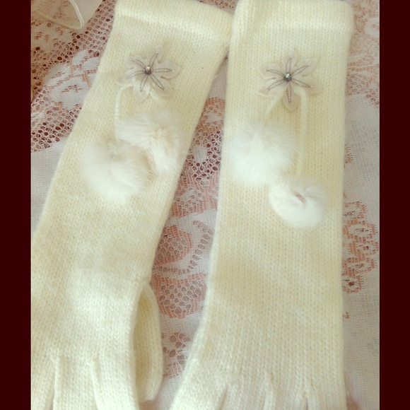 Fancy gloves . Ivory. Knitted. Vintage/retro glove