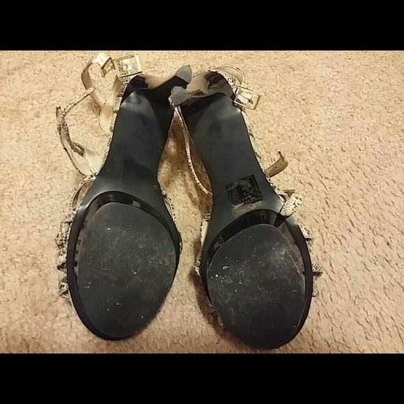 Snake print T-strap heels - Picture 4 of 4