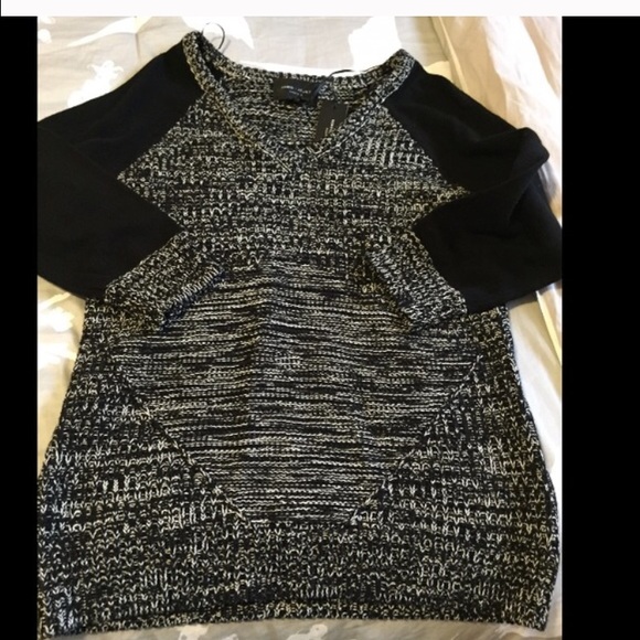 Last one๐ทRomeo & Juliet Couture - Picture 3 of 4