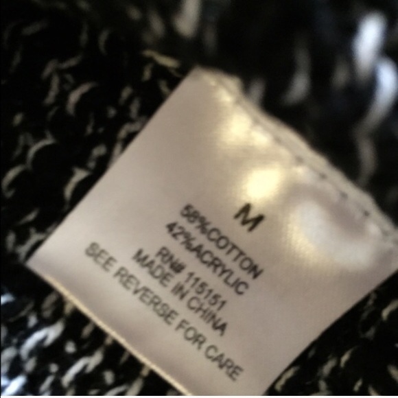 Last one๐ทRomeo & Juliet Couture - Picture 4 of 4