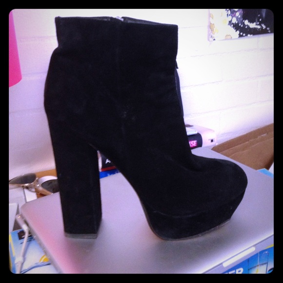 DOLCE VITA BLACK SUEDE BOOTIES