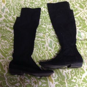 BLACK OVER THE KNEE BOOTS