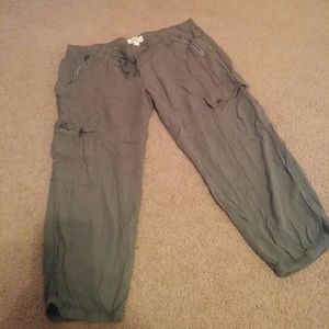 Olive green loose Hollister carpis