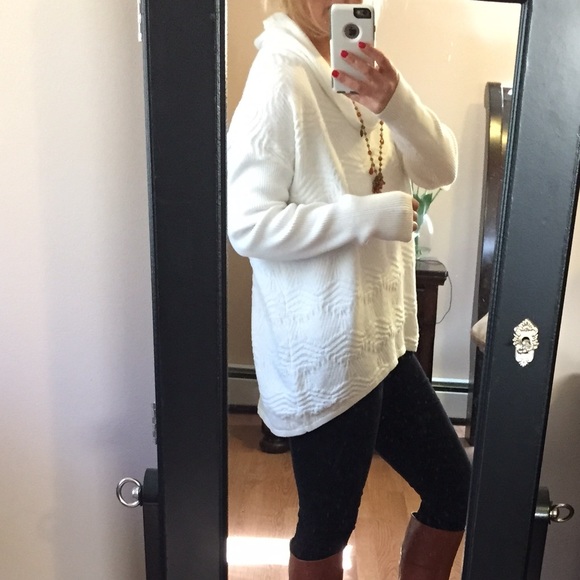 For Ashley ๐ทMy fave!๐ทGorgeous sweater - Picture 4 of 4