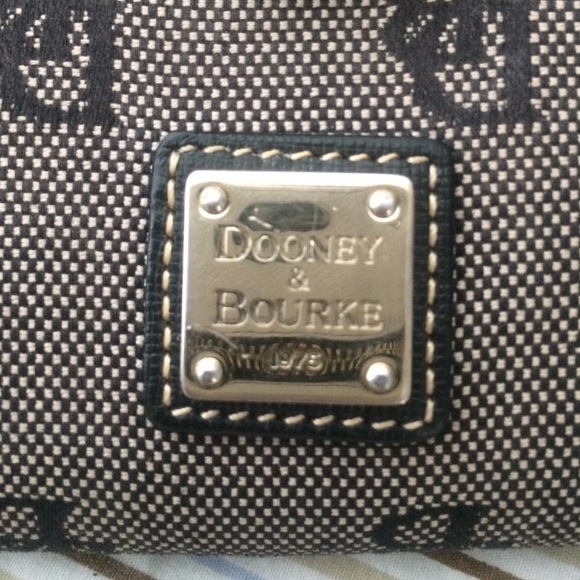 Authentic dooney and Bourke wallet ❤️ - Picture 4 of 4