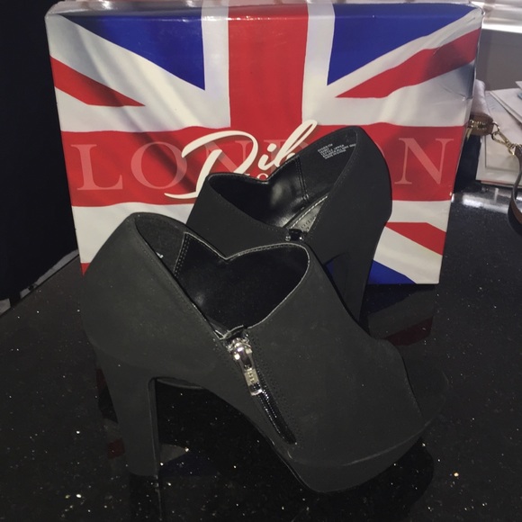 NEVER WORN! Diba London black open toed pumps!