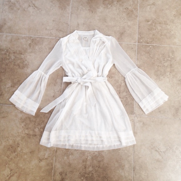 White long sleeve dress