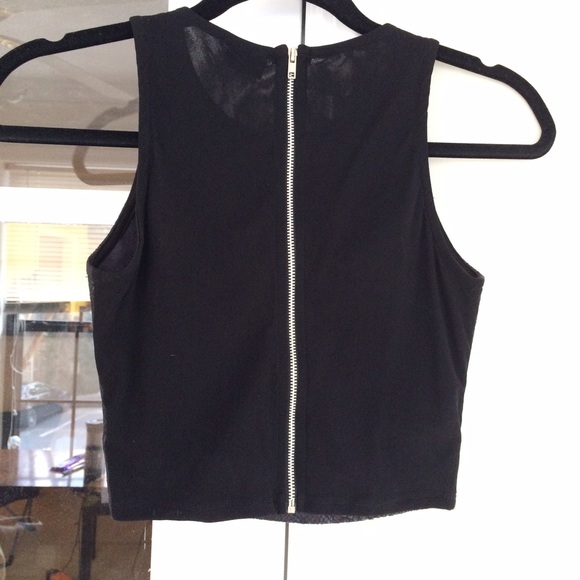 Urban outfitter textured crop top - Picture 2 of 3