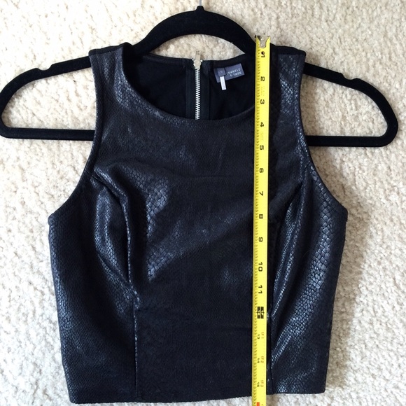 Urban outfitter textured crop top - Picture 3 of 3