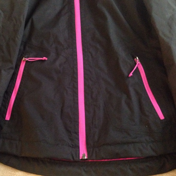 SOLD 📣 Black and Pink North Face Jacket - Picture 4 of 5